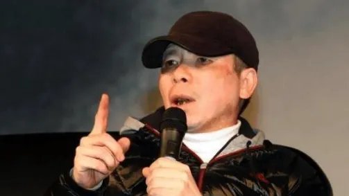 李咏走了有些评论里在骂冯小刚导演的原因是什么？