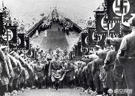 希特勒是怎么从一个下士变成帝国元首的？