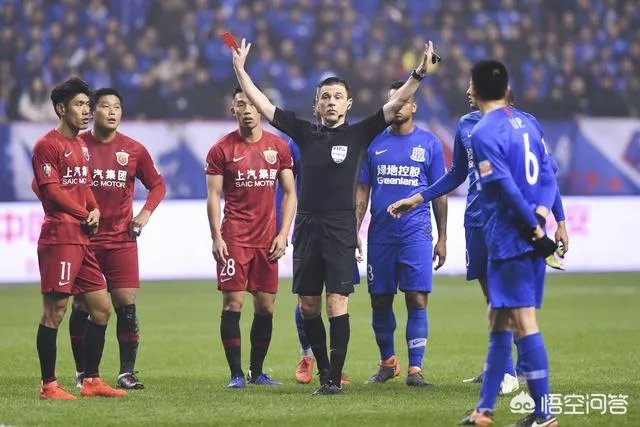 上港对阵申花,裁判取消孙世林红牌,改判柏佳骏红牌,球迷直言两人都该罚下,你怎么看?