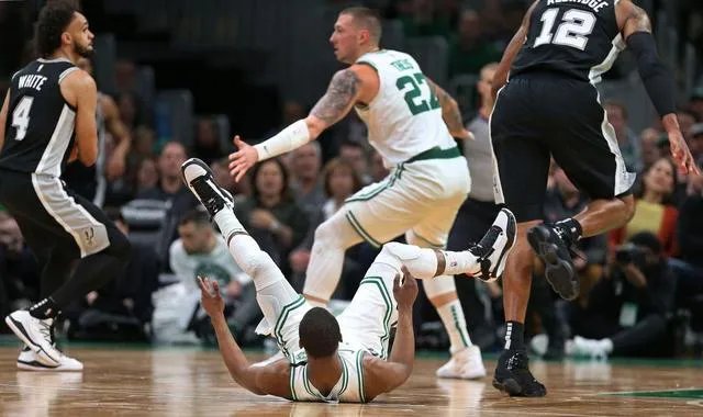 怎么看待肯巴·沃克遭驱逐？