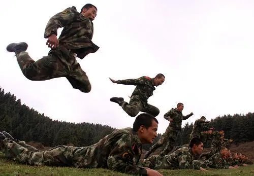 高原武警战士版无价之哥,他们背后的付出又知道多少?