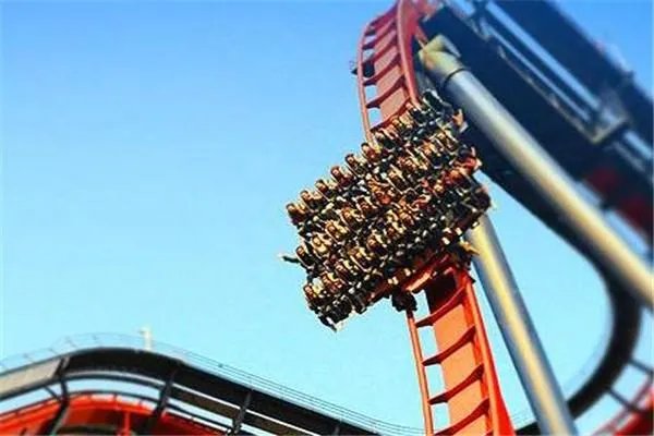 过山车故障把游客悬在半空，还有哪些游乐场发生过类似情况？