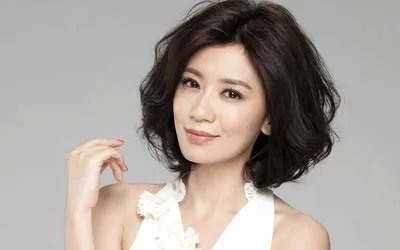 贾静雯化身理发师全家换新发型,她有几个小孩?