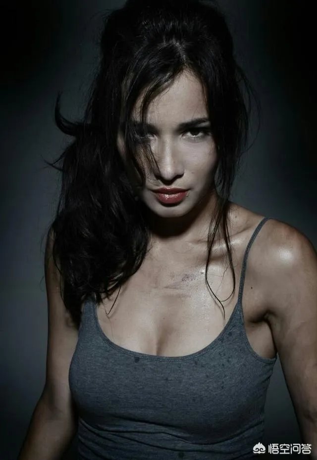 韩庚卢靖姗公开恋情，卢靖姗这种混血的五官对男生来说有不可抗拒的吸引力么？