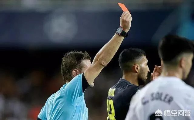 c罗红牌罚下对吗？