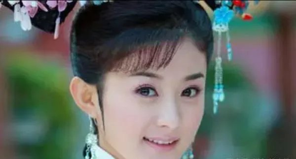 冯绍峰接机赵丽颖，关系一目了然，冯绍峰出轨的谣言是怎么开始的？