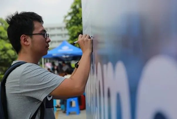 嫌车牌号不好伪造车牌等证件,大学生为何这样没有法律常识?