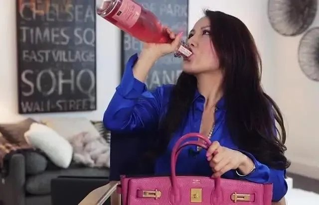 富二代怎么用酒炫富的？