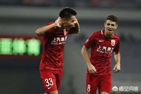 上港对阵申花,裁判取消孙世林红牌,改判柏佳骏红牌,球迷直言两人都该罚下,你怎么看?