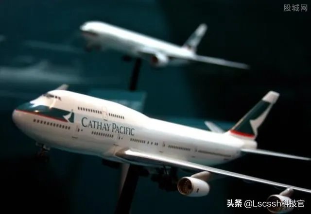 5月要求恢复中美航班，现又全面禁止中国航班，特朗普有何企图？