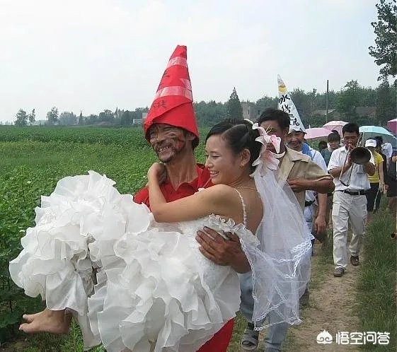 武汉结婚有个风俗是：公公抱媳妇进洞房吗？