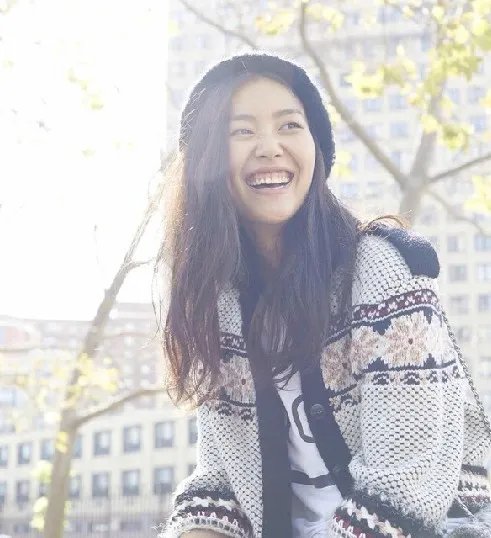 刘雯默认恋情了吗 与韩国欧巴相爱