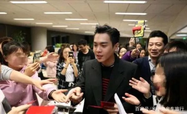 张若昀有多宠老婆唐艺昕？他给女儿取了什么名字？