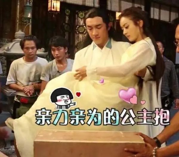 赵丽颖才80多斤，为何很多男星抱她都感觉很累？