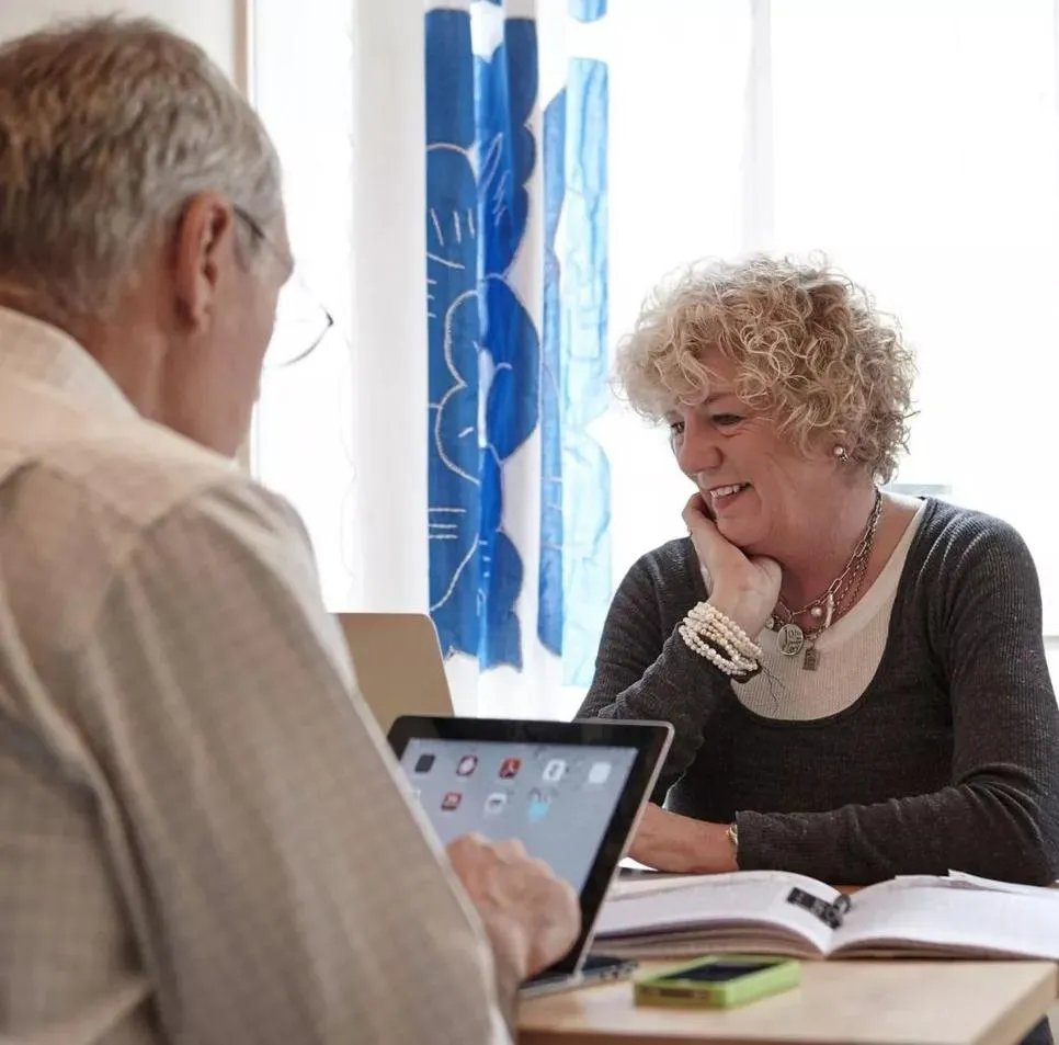 退休老夫妻周游80国，游猎、住城堡，过最酷养老生活！