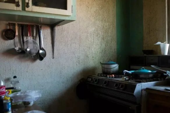 美墨边境墙的父与女经历了多少年才相聚？