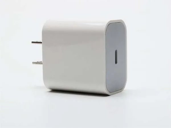 iPhone不送充电器被巴西罚款1.4亿,此次处罚给业内带来哪些警示?