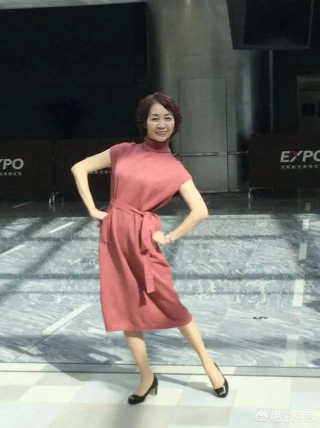 女人穿休闲衣服好看还是女人味十足的衣服好看？