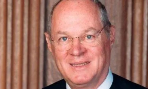 美国现任最高法院大法官是哪九位,他们的立场派别是什么?