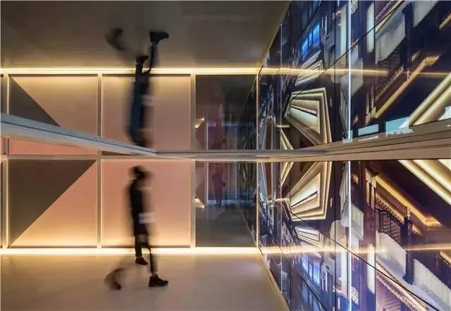 用如此摩登手法打造出来的魔术空间,要多酷有多酷!