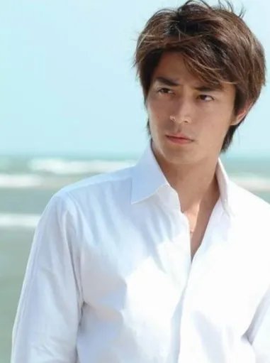 娱乐圈中有哪些穿白衬衫很好看的明星？