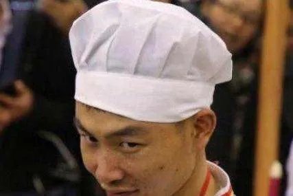 当年那么火的“拉面哥”,辞职娶女粉丝销声匿迹,他现状如何了?