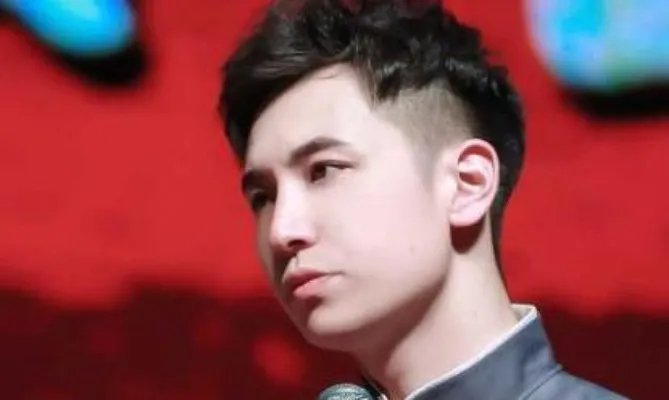 德云社王九龙是郭德纲什么人 王九龙的女朋友叫什么名字 