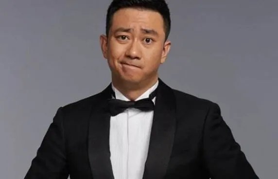 看了王自健被妻子家暴细节，为何很多人都说“喜剧的内核是悲剧”？