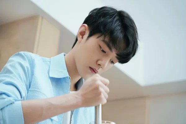 肖战新剧引争议，粉丝不满番位主动开撕，粉丝这么做不怕给偶像招黑吗？