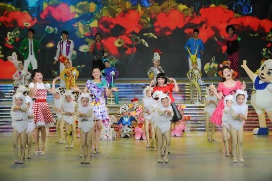 在灿烂阳光下2011年六一晚会的简介