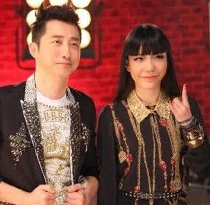 吴莫愁公布恋情微博证实 其与哈林被曝疑同居