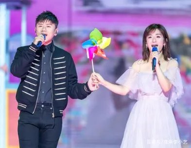 娱记曝谢娜二胎想在国外待产,因生完双胞胎后身体变差,你怎么看?