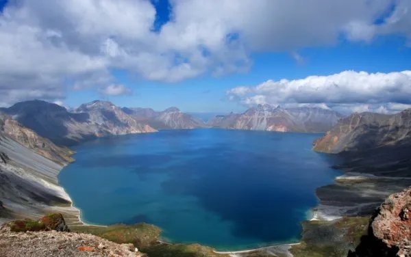 天池气象站冰雪被吹成风的形状，网友都是如何评论的？