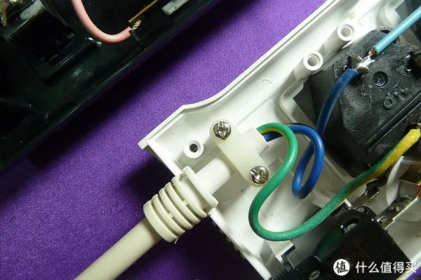 精益求精 突破自我——评测突破保镖系列六位插座