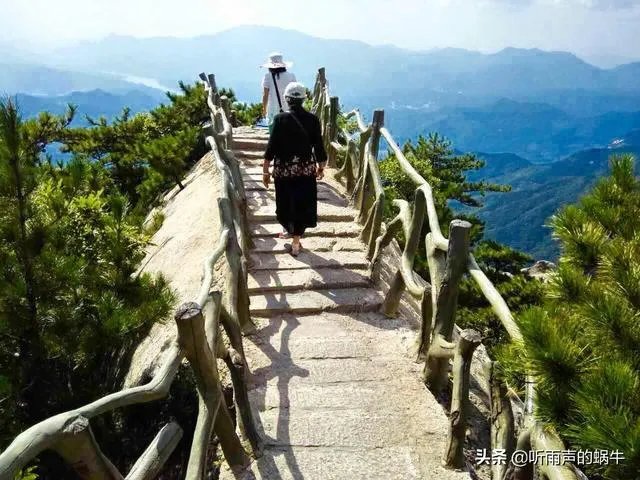 夏季出游避暑，有的喜欢在国内，有的喜欢出国。你感觉去哪里好？