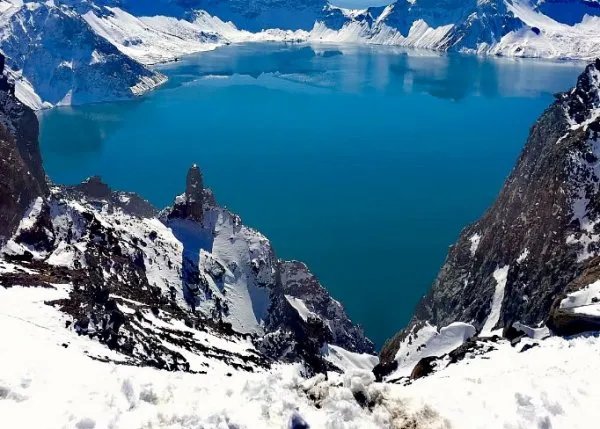 天池气象站冰雪被吹成风的形状,网友都是如何评论的?