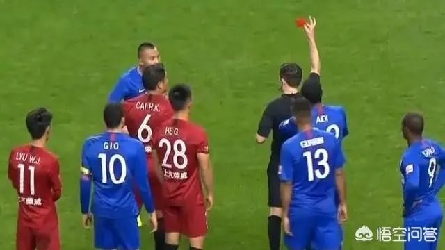 上港对阵申花,裁判取消孙世林红牌,改判柏佳骏红牌,球迷直言两人都该罚下,你怎么看?