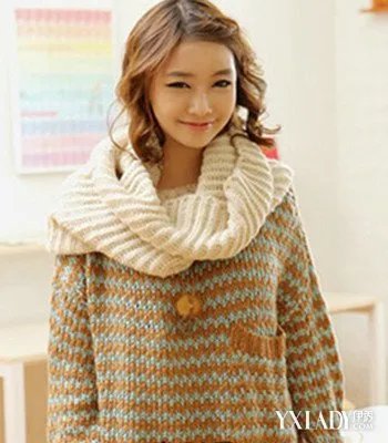 学生中长发卷发图片展示简单造型显清新甜美