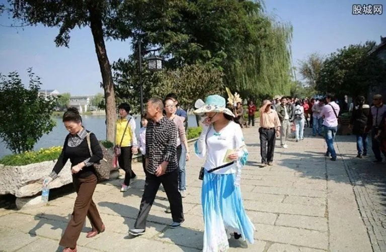 导游强迫交易获刑 曾辱骂威胁游客造成影响恶劣