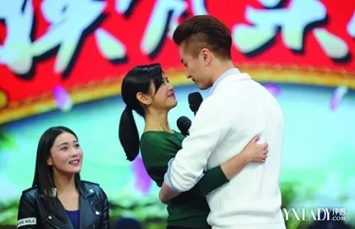 陈妍希陈晓公开恋情大秀恩爱陈妍希片场呕吐疑似有孕