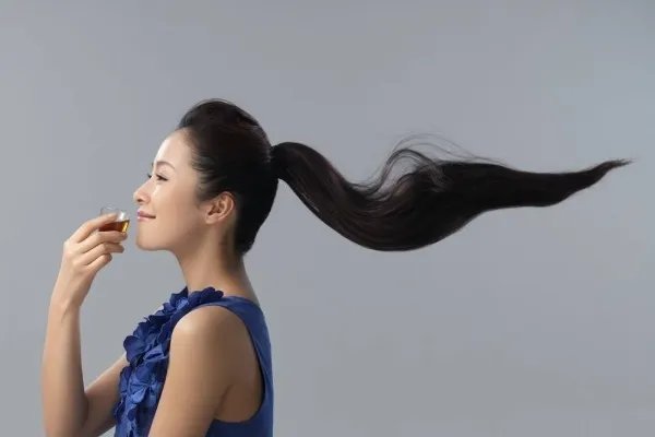 江一燕就豪宅违建道歉，我们应该怎么看？