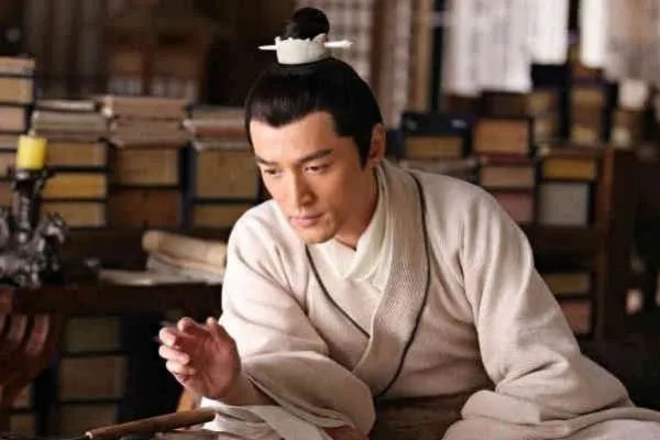 才华横溢的胡歌热衷于慈善，当年被他曾出手帮助的白血病女孩现状怎样？