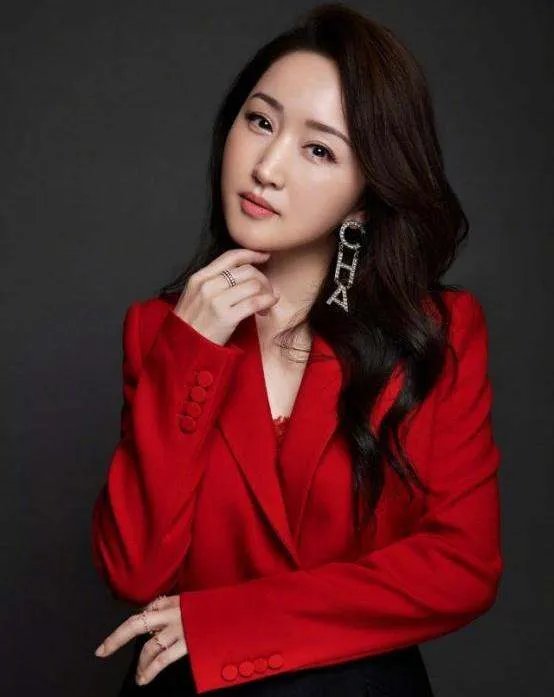 一场恋爱毁掉一代玉女歌手，“甜歌天后”杨钰莹为何令人惋惜？
