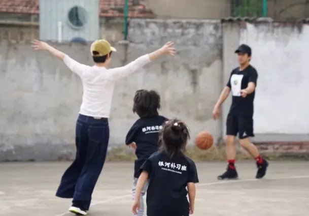 孙俪邓超虽然记错日期，但是细节为何能够打动人？