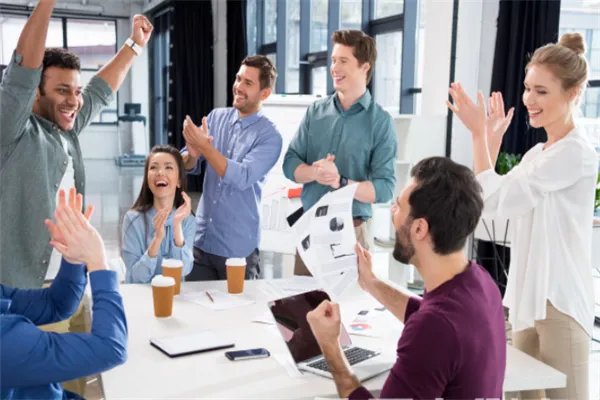 人经常说“35岁定律”，35岁的焦虑究竟来自哪？