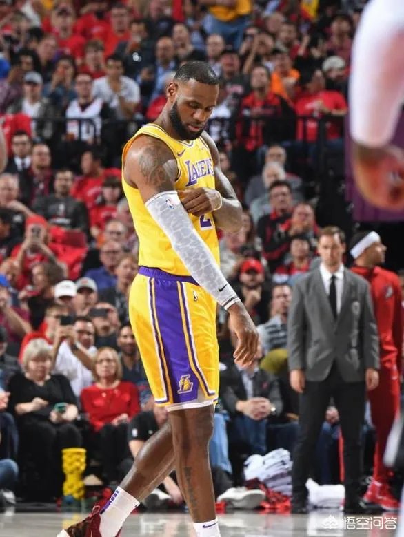 10月19日湖人119-128输给开拓者，詹姆斯首秀26分12篮板，却有6失误，你怎么看？