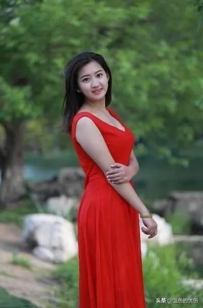 男人看到漂亮女人的第一眼是什么感觉?