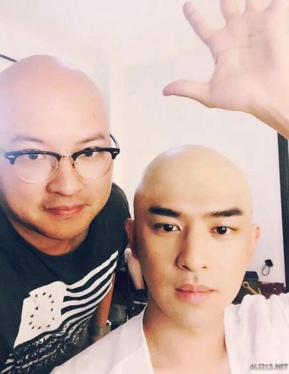 《万万没想到》电影版主演揭晓 陈柏霖光头形象够雷人