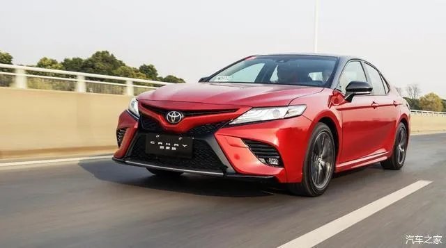 20万级轿车!凯美瑞对比君越,谁更适合家用?