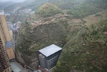 陕西现“肉夹馍”式大楼位于哪里?